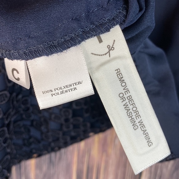 Ann Taylor Navy Blouse W/ Crochet Overlay & Gold Colored Zipper- Size XS - Picture 8 of 8